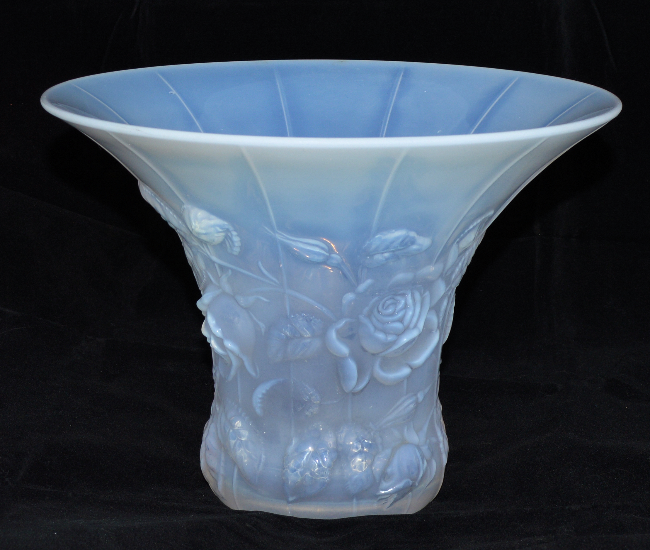 Barolac glass vase in opalescent glass