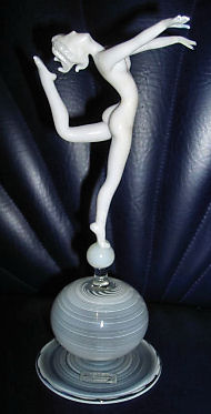 Komaromy glass figurine